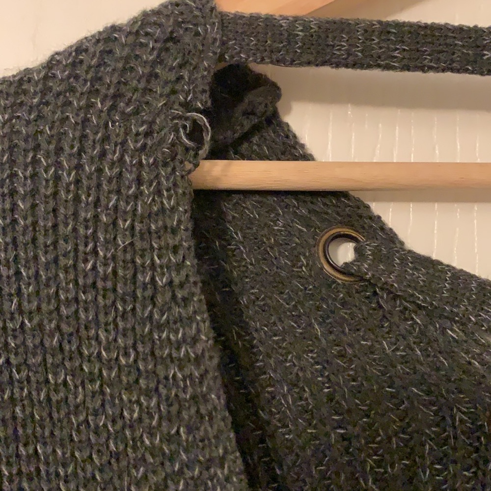 Open Back Sweater - Picture 3 of 3